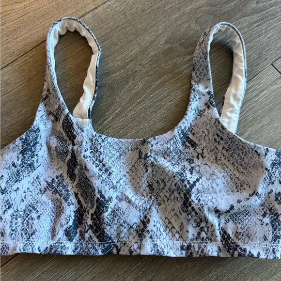 Alo Yoga Snake Print Sports Bra and Biker Shorts Set - Picture 3 of 3